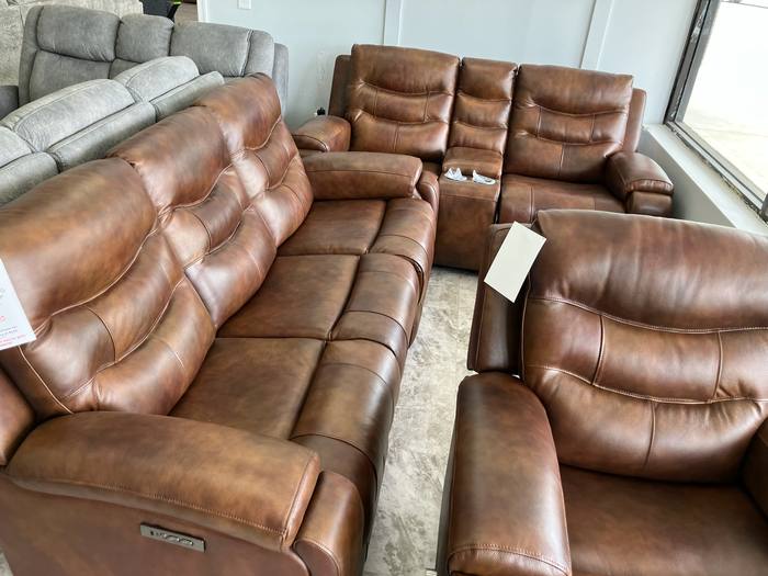 Living room furniture example at BoxDrop Summersville