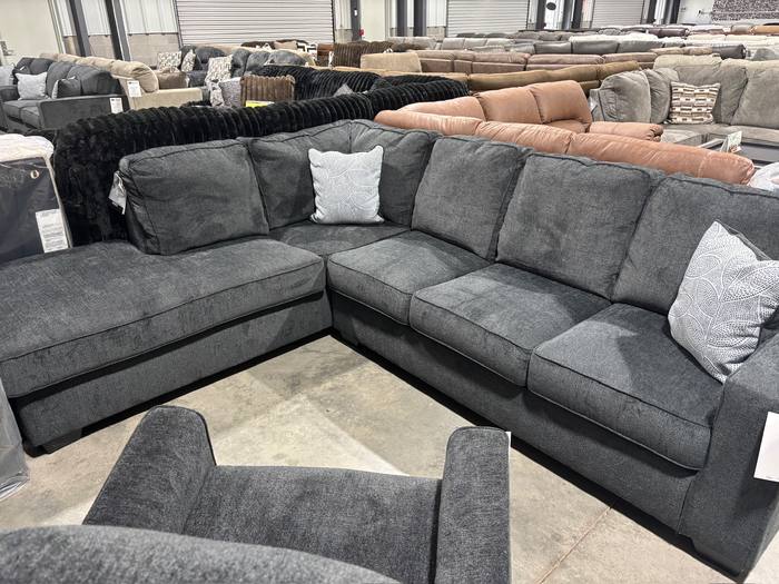 Living room furniture example at BoxDrop Summersville