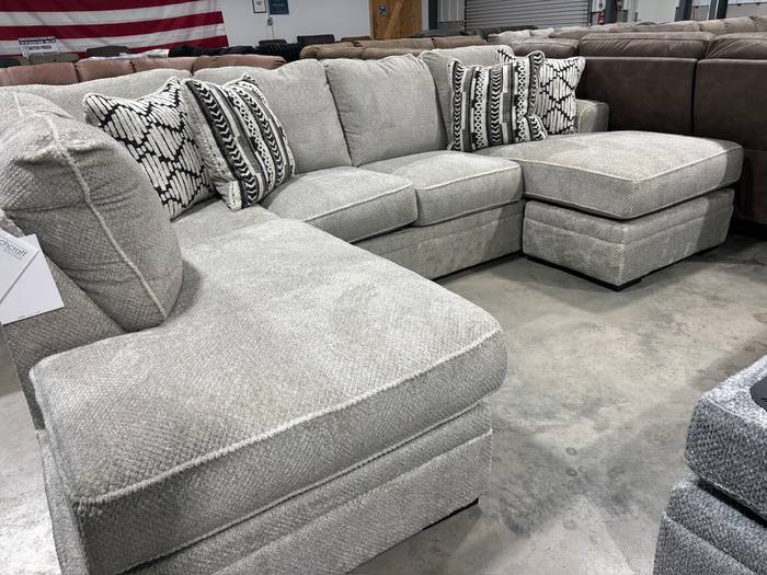 Living room furniture example at BoxDrop Summersville
