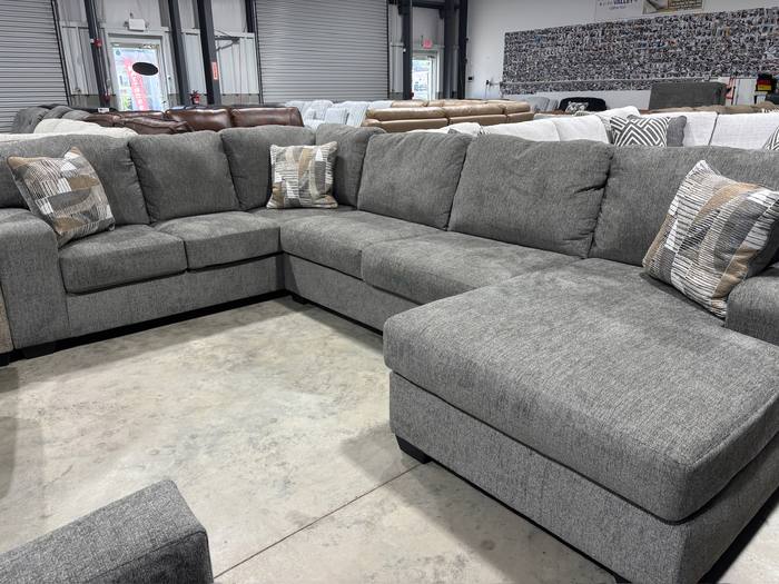 Living room furniture example at BoxDrop Summersville