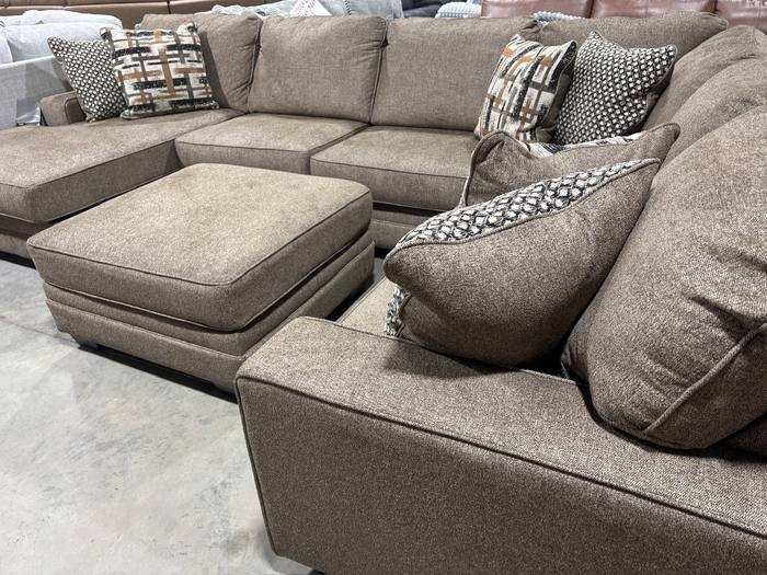 Living room furniture example at BoxDrop Summersville