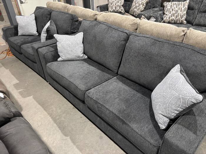 Living room furniture example at BoxDrop Summersville