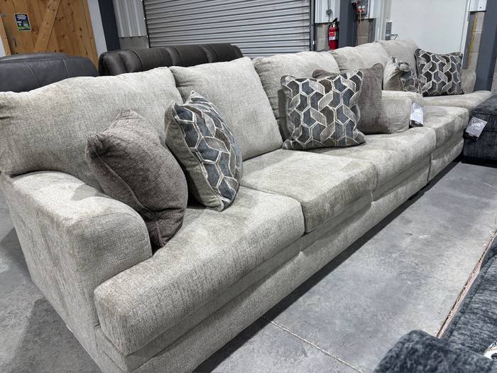 Living room furniture example at BoxDrop Summersville