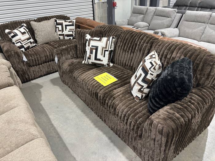 Living room furniture example at BoxDrop Summersville