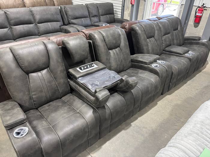 Living room furniture example at BoxDrop Summersville