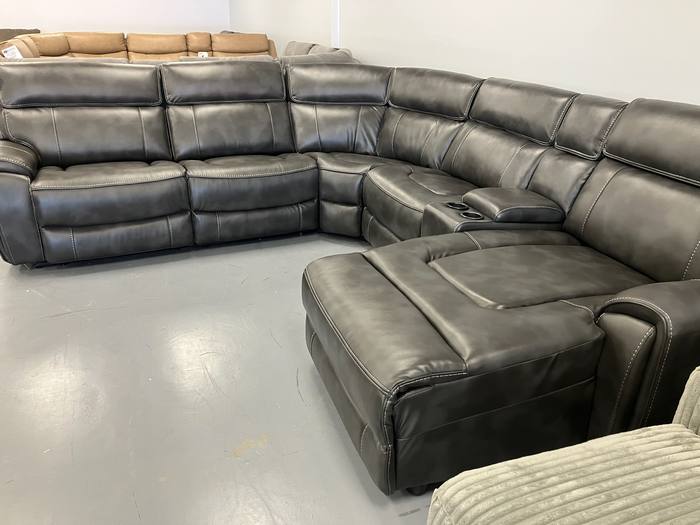 Living room furniture example at BoxDrop Summersville