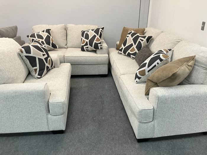 Living room furniture example at BoxDrop Summersville