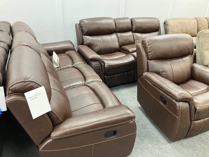 Living room furniture example at BoxDrop Summersville
