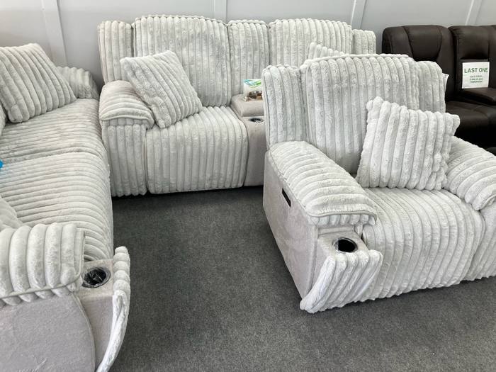 Living room furniture example at BoxDrop Summersville