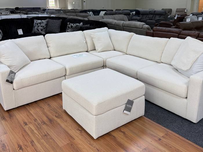 Living room furniture example at BoxDrop Summersville