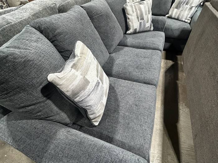Living room furniture example at BoxDrop Summersville