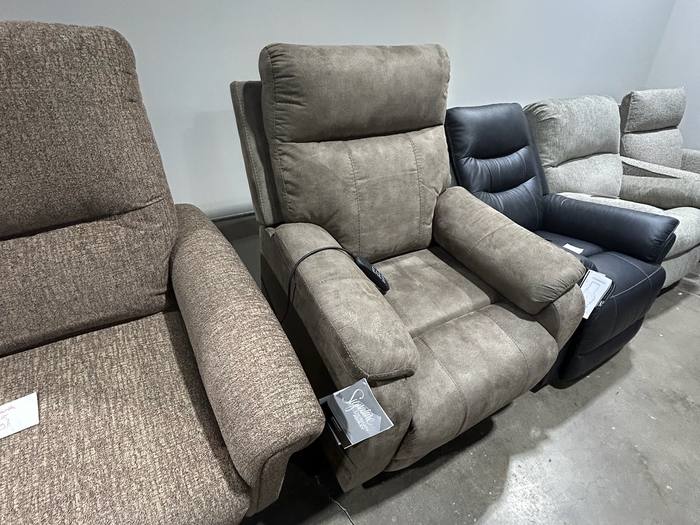 Living room furniture example at BoxDrop Summersville