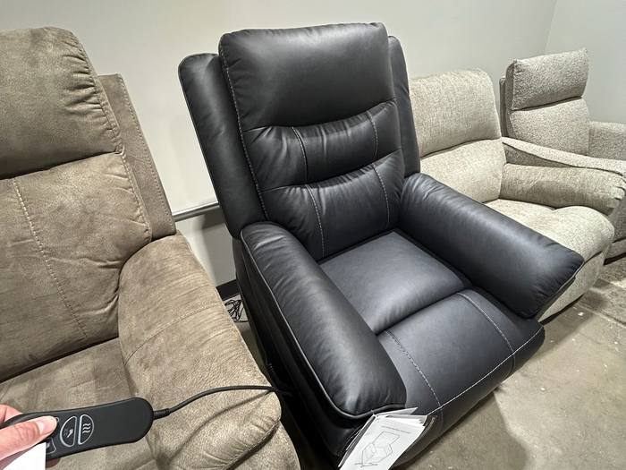 Living room furniture example at BoxDrop Summersville