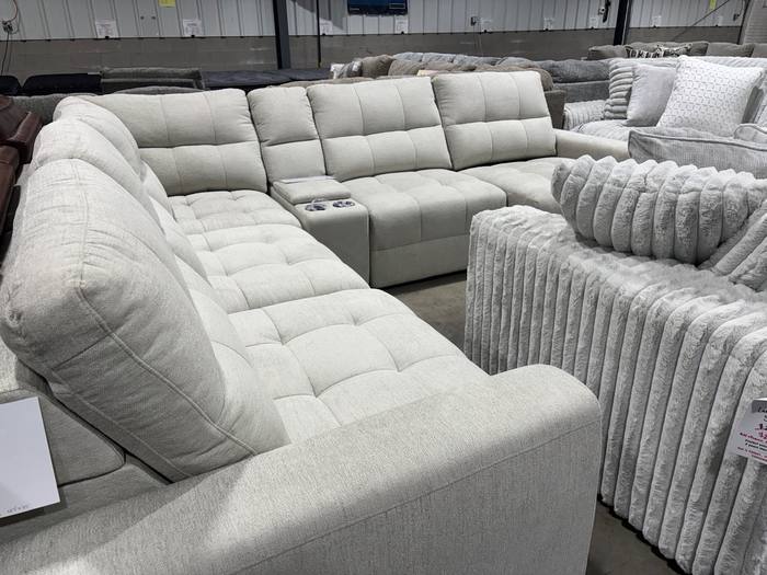 Living room furniture example at BoxDrop Summersville