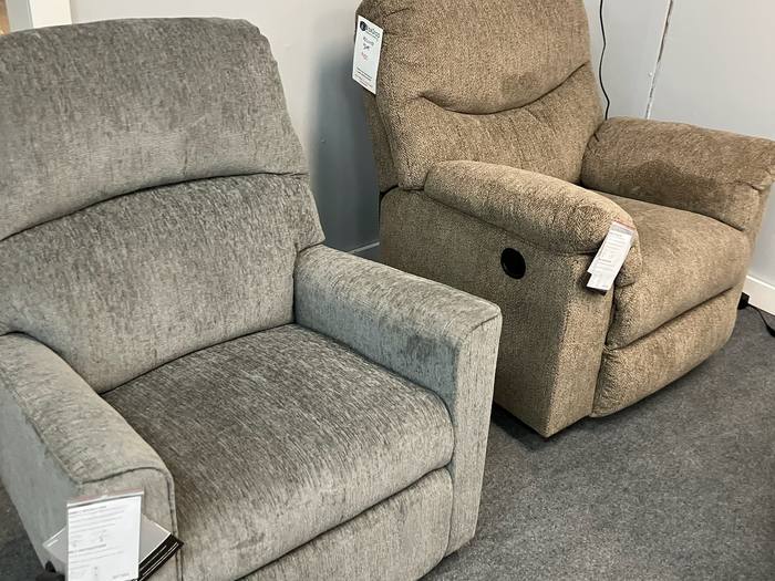 Living room furniture example at BoxDrop Summersville