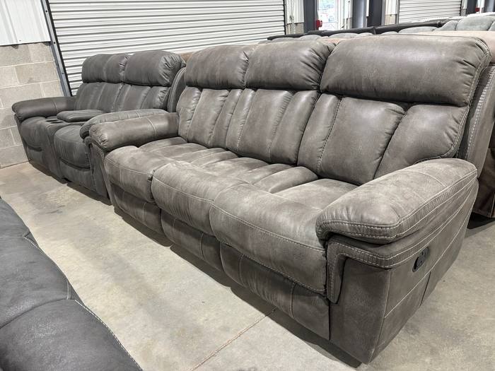 Living room furniture example at BoxDrop Summersville