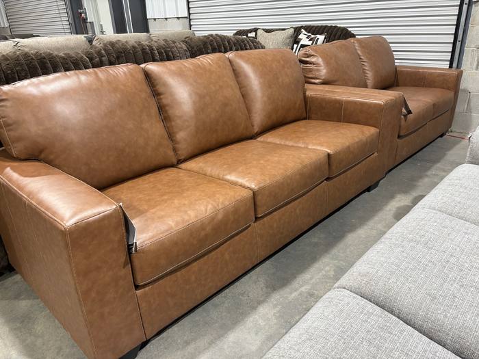 Living room furniture example at BoxDrop Summersville