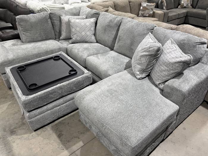 Living room furniture example at BoxDrop Summersville