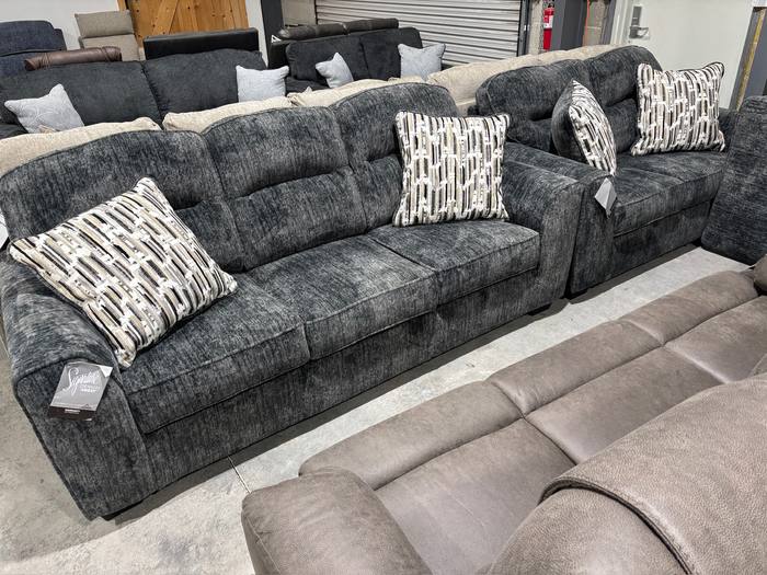 Living room furniture example at BoxDrop Summersville