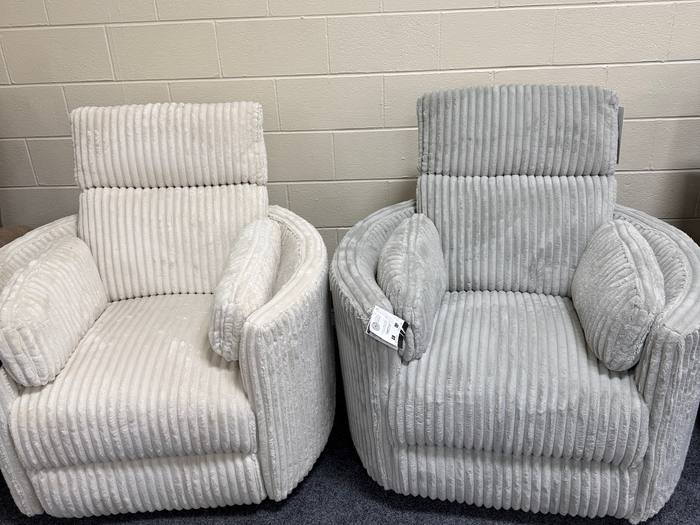 Living room furniture example at BoxDrop Summersville