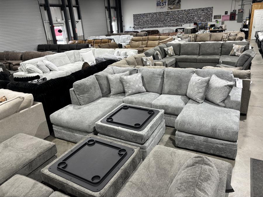 Living room furniture at BoxDrop Summersville